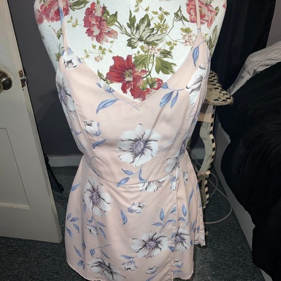 LULUS ELEGANT FLORAL ROMPER - Picture 1 of 4
